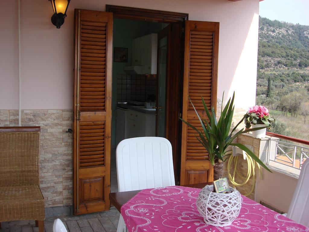 Villa Melina 1 Койнира Стая снимка